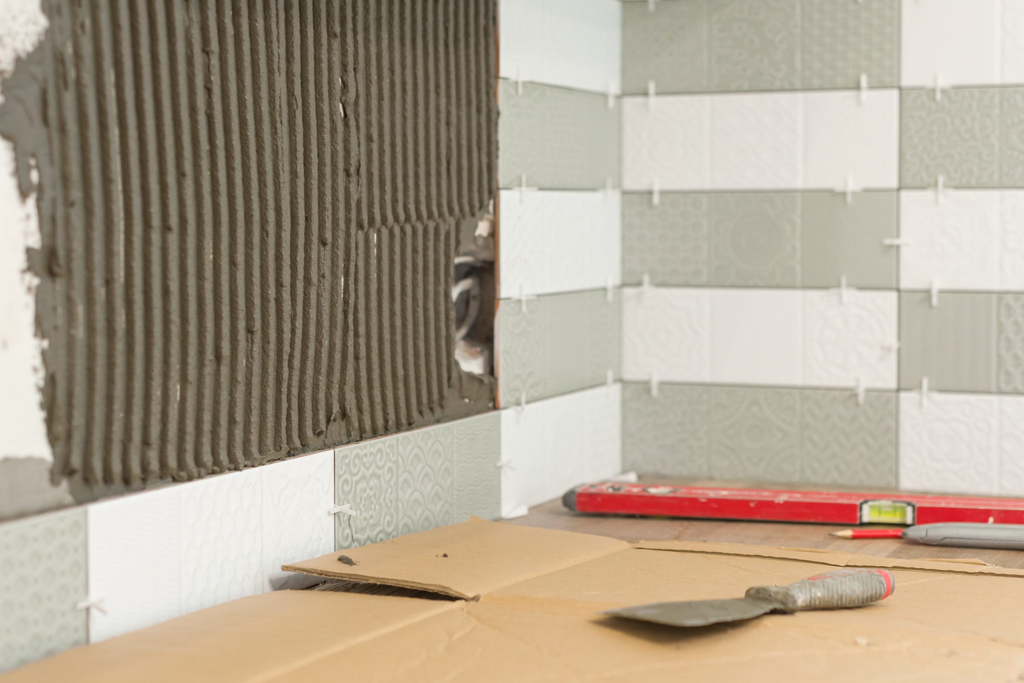 Le guide ultime de la colle carrelage étanche Idées travaux & déco
